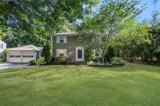103 Governor Bradford Dr, Barrington, RI 02806