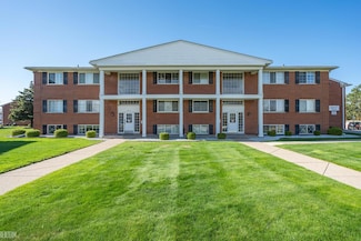 8210 Crestview Dr, Sterling Heights, MI 48312