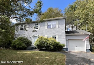 6098 Boardwalk Dr, Tobyhanna, PA 18466