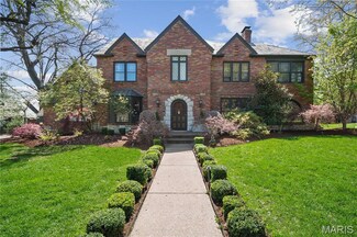 77 Lake Forest Dr, Saint Louis, MO 63117