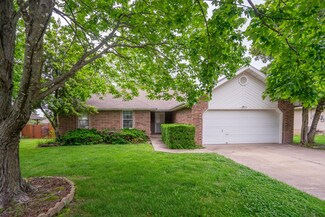 1205 W Verna Ln, Nixa, MO 65714