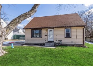 1021 67th St, Windsor Heights, IA 50324