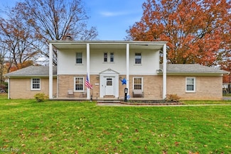 2919 Thomas Dr, Silver Lake, OH 44224