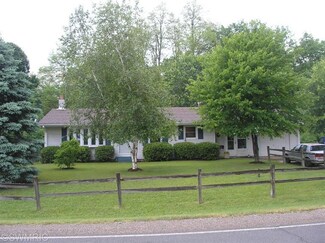 13556 Riverside Dr, Constantine, MI 49042