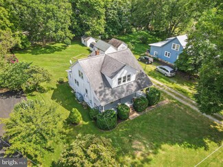 15 N Locust St, Round Hill, VA 20141