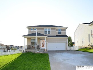 8403 S 65th St, Papillion, NE 68133