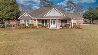 7 Red Oak Ln, Poplarville, MS 39470