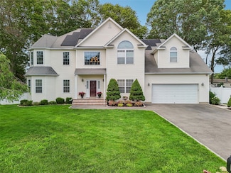 51 Justin Cir, Port Jefferson Station, NY 11776