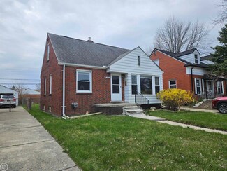 15344 Sprenger Ave, Eastpointe, MI 48021