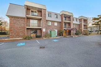15 Oak Neck Rd Unit 11, Hyannis, MA 02601