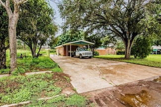 215 NW 2nd St, Premont, TX 78375
