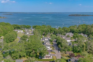 35 Underwood Rd, Falmouth, ME 04105