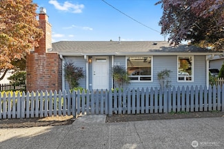 215 6th Ave S, Edmonds, WA 98020