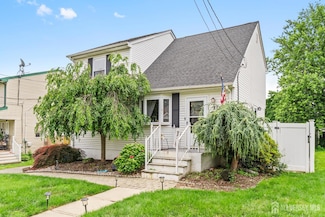 81 Lockwood Ave, Woodbridge, NJ 07095