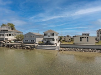 18 River St, Seabrook, NH 03874