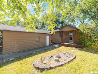 1141 Sunset Dr, East Peoria, IL 61611