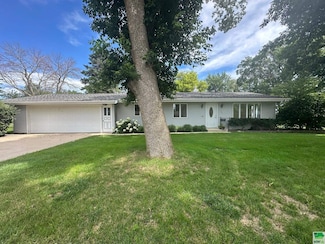 210 E Ash St, Cleghorn, IA 51014