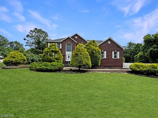 8 Swackhamer Rd, Whitehouse Station, NJ 08889