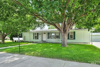 404 Riggs Ave, Emmett, ID 83617