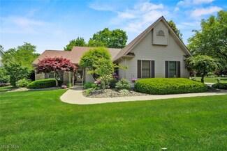 2108 Celestial Dr NE, Warren, OH 44484