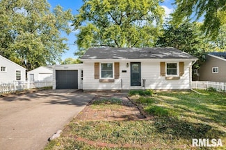 2037 N Fairmount St, Davenport, IA 52804
