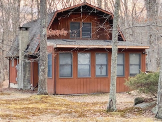6118 Decker Rd, Saw Creek, PA 18324