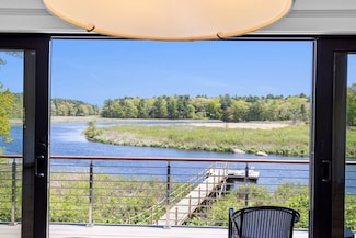 38 Old Shipyard Ln, Hanover, MA 02339