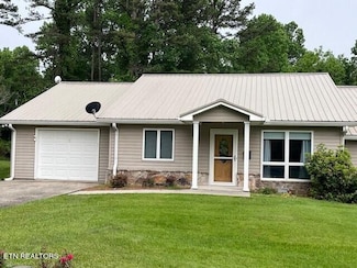 9 Wood Ln, Sparta, TN 38583