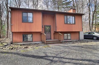 205 Midwood Dr, East Stroudsburg, PA 18301