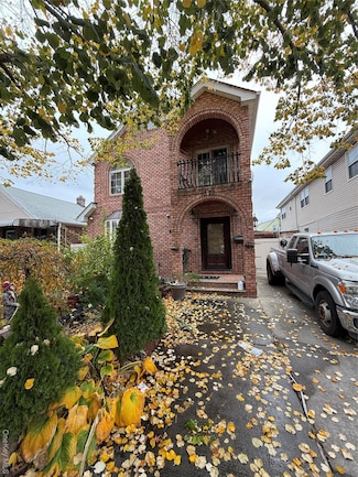 65-29 168th St, Flushing, NY 11365