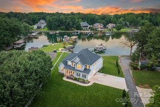 2593 Las Brisas Ln, Denver, NC 28037