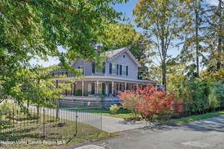 4 Railroad Ave, Staatsburg, NY 12580