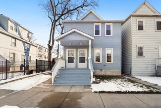 2009 Jackson Ave, Evanston, IL 60201
