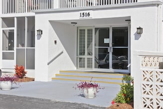 1516 S Lakeside Dr Unit 318, Lake Worth Beach, FL 33460