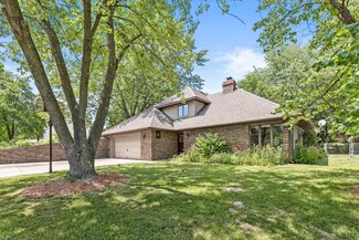 4517 W Georgetown Dr, Columbia, MO 65203