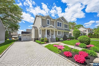 13 Hutter St, Saddle Brook, NJ 07663