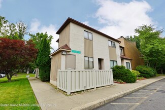 15 Sea Breeze Ln, Staten Island, NY 10307