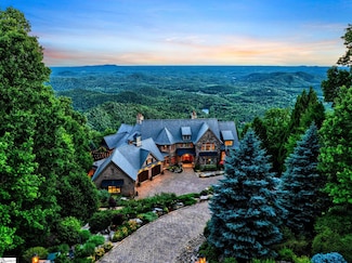 16 High Bluff Ct, Travelers Rest, SC 29690