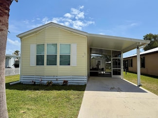 33 SE Flamenco Way, Port St. Lucie, FL 34952
