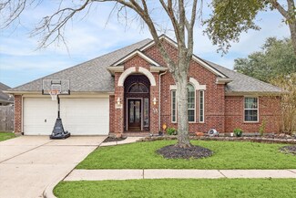 1208 Lake Shore Dr, Pearland, TX 77581