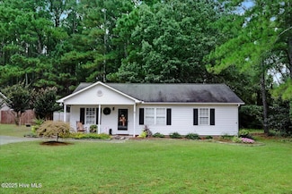 151 Creekside Dr, Four Oaks, NC 27524