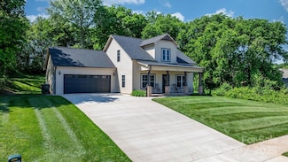 4941 Southview Dr, Hickory, NC 28602