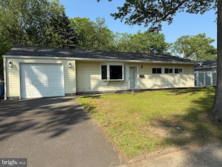 56 Orchard Ln, Levittown, PA 19055