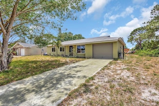 413 SW Kentwood Rd, Port Saint Lucie, FL 34953