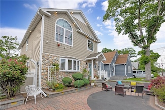 189 Melville Rd, Farmingdale, NY 11735