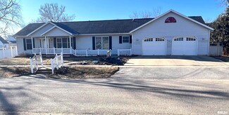 205 N Jefferson St, Wyoming, IA 52362