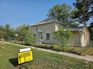 201 E 3rd St, Rushville, NE 69360