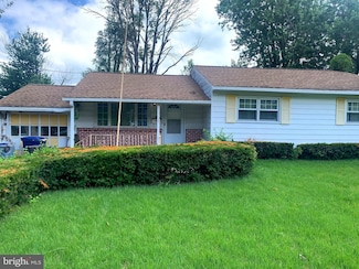 729 Holly Ln, Mount Holly, NJ 08060