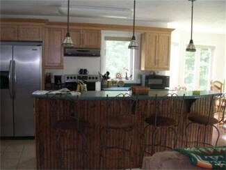 8 Mayo Rd, Hubbardston, MA 01452