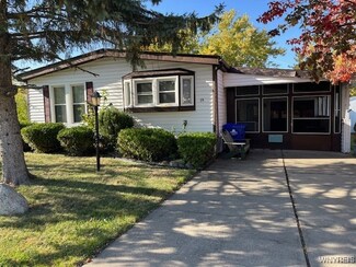 15 Waterview Pkwy, Hamburg, NY 14075